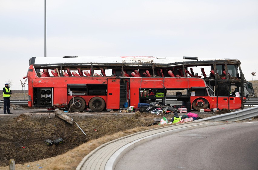 Wypadek ukraińskiego autokaru na autostradzie A4 koło Przemyśla. Zginęło 5 osób, a 39 zostało rannych [ZDJĘCIA]