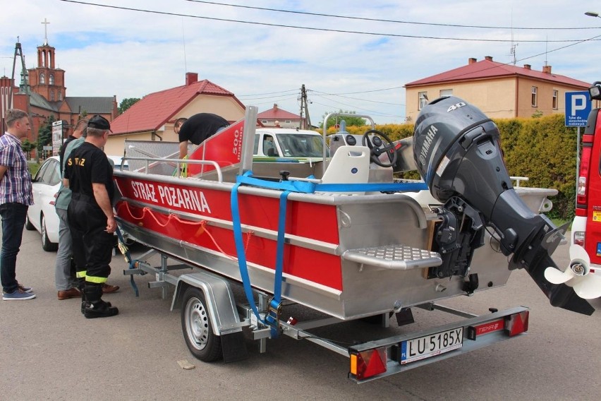 Ochotnicza Straż Pożarna w Sokolnikach dostała łódź ratowniczą