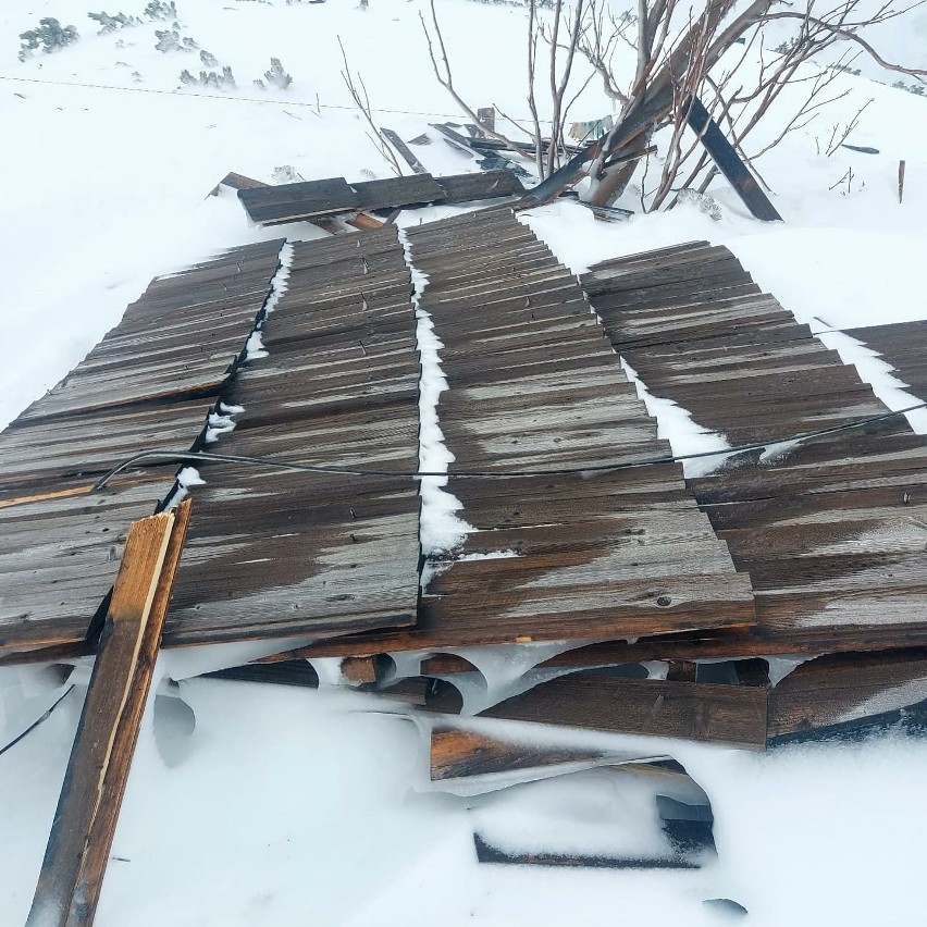 Wiatr uderzył w schronisko w Tatrach. Uszkodzony został fragment dachu 