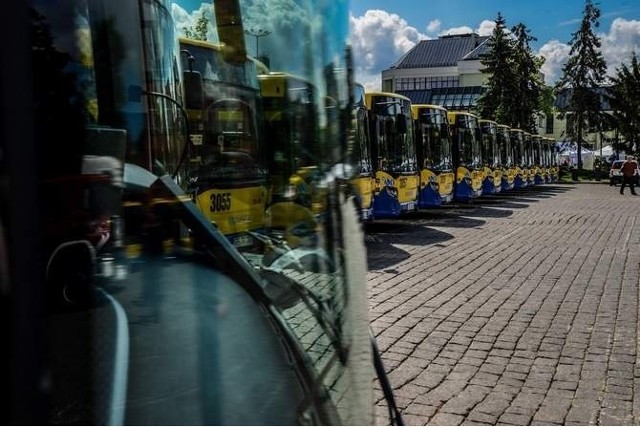 Mieszkańcy mogli obejrzeć 18 nowoczesnych, ekologicznych i tanich w użytkowaniu autobusów miejskich, które za unijne pieniądze wyprodukowała dla naszego miasta słupska fabryka Scanii. Te pojazdy zastąpią prawie 1/3 dotychczasowego taboru MZK.  