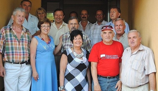 Posłanka do Parlamentu Europejskiego Joanna Senyszyn (w środku) przywiozła dary dla powodzian z gminy Opatowiec. 