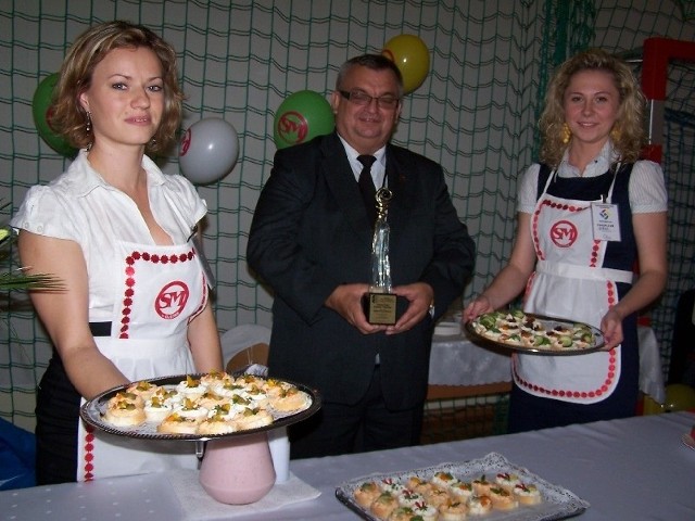 Stoisko oleskiej mleczarni. Od lewej: Beata Krzak, Wilhelm Beker, Magdalena Grus.