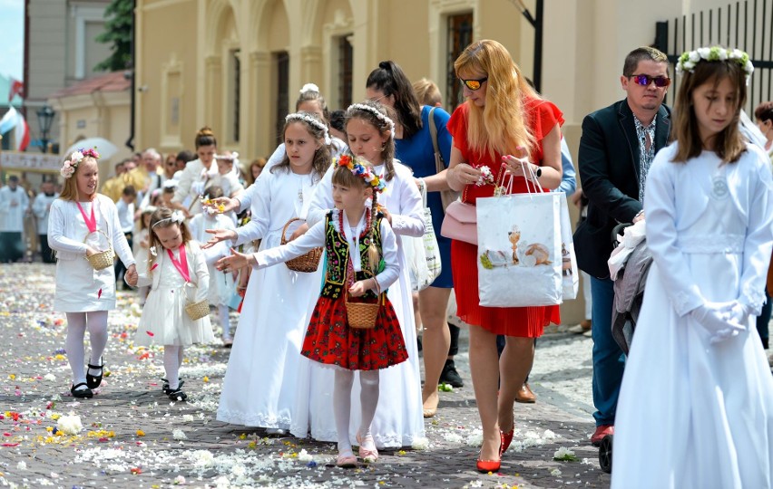 Boże Ciało 2021 w katedrze w Przemyślu. Procesja wokół bazyliki archikatedralnej [ZDJĘCIA]