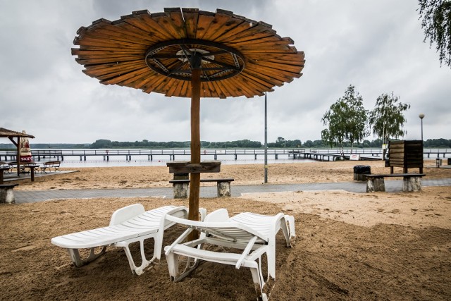 27.07.2017 bydgoszcz chmielniki pusta plaza jezioro jezuickie.  fot: tomasz czachorowski/polska press