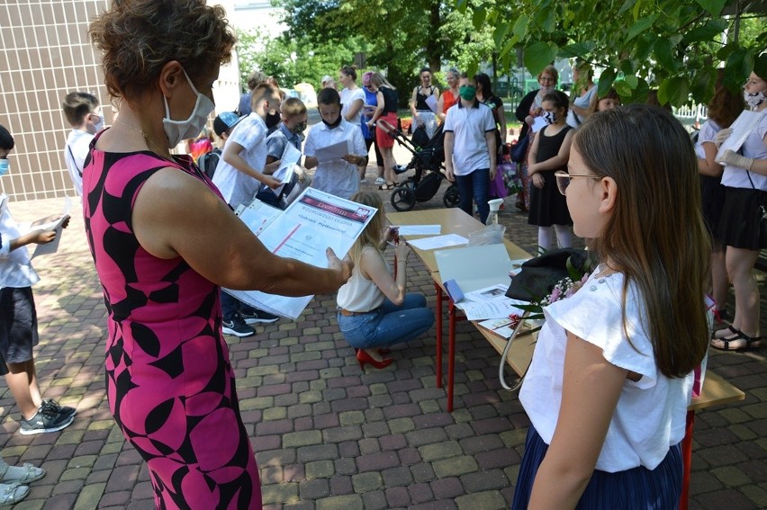 Stalowa Wola. Koniec roku szkolnego i zdalnego nauczania [ZDJĘCIA]