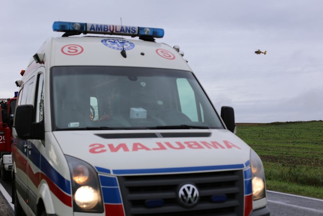 Nieprzytomnego 23-latka karetka pogotowia przewiozła do szpitala w Chojnicach, gdzie w sobotę zmarł.