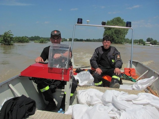 Andrzej Wójtowicz (z prawej) podczas tegorocznej akcji pomocy powodzianom na południu Polski. 