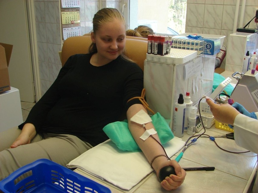 Młodzież z ostrowieckiego "Ekonomika" oddała krew dla chorego na białaczkę Leonka