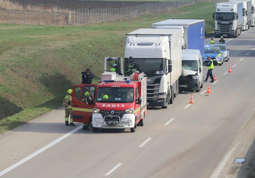 Wypadek trzech samochodów na autostradzie A4 pod Wrocławiem....