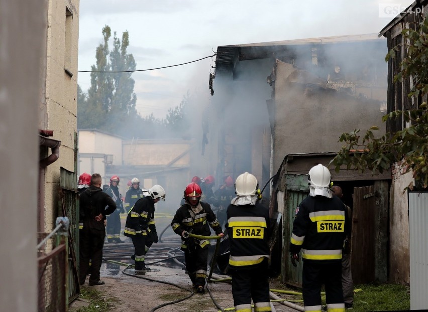 Pożar budynku w Ustowie. Chmura dymu nad miejscowością [ZDJĘCIA]