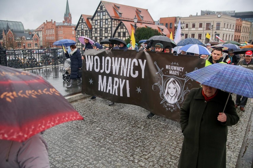 Kujawsko-Pomorski Marsz Jedności ze Św. Janem Pawłem II przeszedł ulicami Bydgoszczy [zdjęcia]