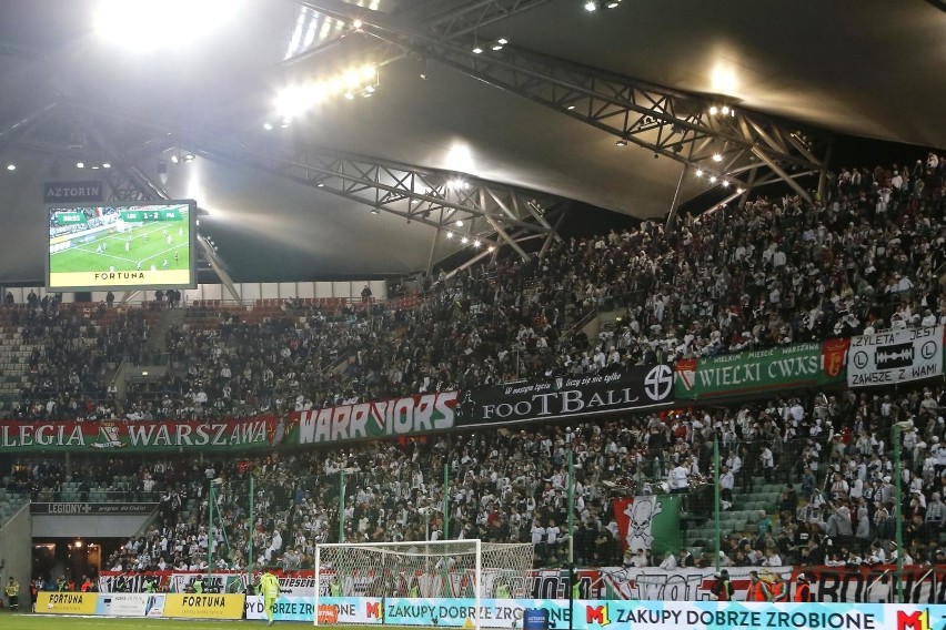 Obecnie Ruch Chorzów jest w III lidze, a Legia lideruje w...