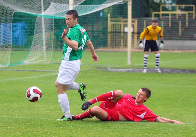 Dariusz Rolak (w zielonej koszulce) rozegrał dobre spotkanie w Kutnie.