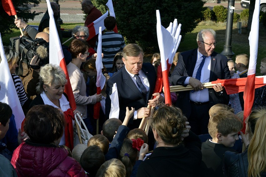 W Bobowej stanie jedna z ławeczek niepodległości finansowanych przez MON [ZDJĘCIA]