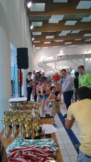 W Radziejowie pluskali się do woli za jedną złotówkę, zdobywali medale w zawodach pływackich