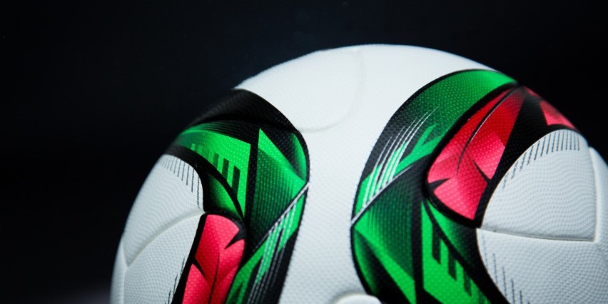 Nowa piłka Adidas context15
