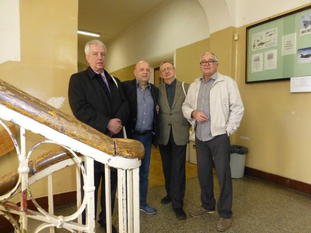 Absolwenci z rocznika 1968: Edward Kołecki, Jan Ruciński, Zbigniew Drozdowski i Ireneusz Bielski