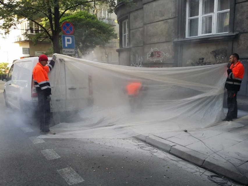 Kraków. Wiercą i potwornie kurzą w centrum. Mieszkańcy protestują 