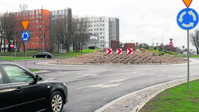 Rondo Politechniki Koszalińskiej - tak ma się nazywać nowe rondo, które zbudowano u zbiegu ulic Jana Pawła II i Śniadeckich, w sąsiedztwie budynków uczelni 