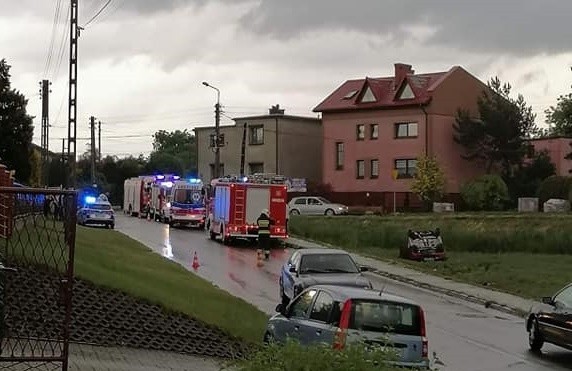 15-latek dachował w Rybniku. Wiózł dwóch 13-latków i...