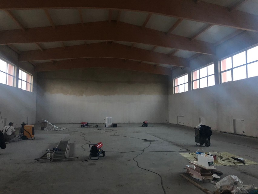 Ostatnie prace na budowie sali gimnastycznej w Kapałowie. W sobotę 15 grudnia - wielkie otwarcie (ZDJĘCIA)