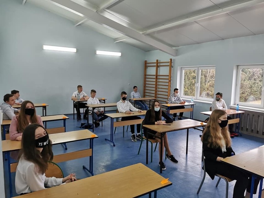 W Rozwadach w gminie Gielniów uczniowie także pisali próbny egzamin ósmoklasisty z matematyki