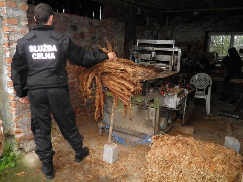 Maszyna do rozdrabniania tytoniu skonfiskowana pod Łebą.