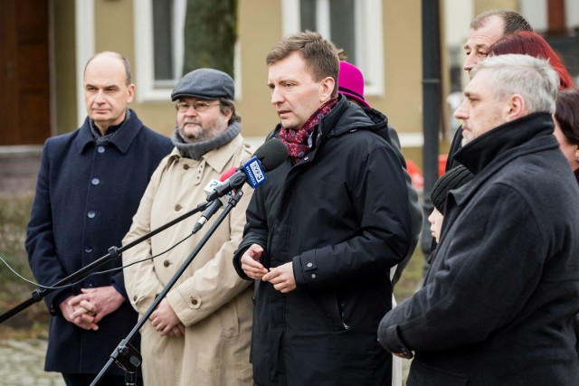 18 lutego (w niedzielę), Łukasz Schreiber, kandydat Bydgoskiej Prawicy na prezydenta miasta, spotkał się z przedstawicielami środowisk katolickich. Przypomnijmy, że dzień wcześniej, w sobotę, 17 lutego, Bydgoska Prawica przedstawiła kandydatów na radnych w najbliższych wyborach. Kolejną konferencję Łukasz Schreiber zapowiedział na poniedziałek, 19 lutego.Więcej zdjęć >>>