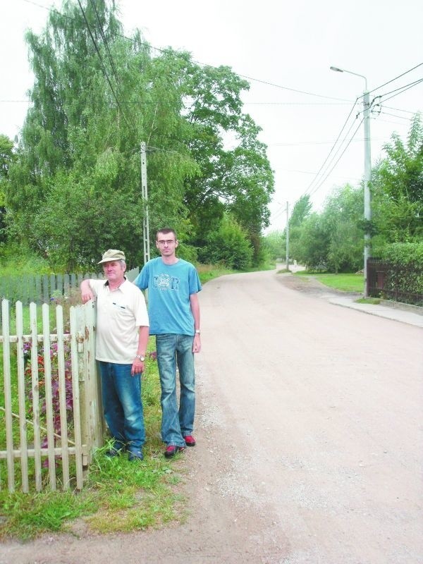 - To niewiarygodne, ale prawdziwe - mówi Piotr Szczerba - Nasza ulica przestanie wreszcie straszyć swym wyglądem.