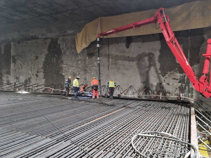 Budowa północnej obwodnicy Krakowa. Przekroczono półmetek! Prace w tunelu i na powierzchni. Nowe zdjęcia