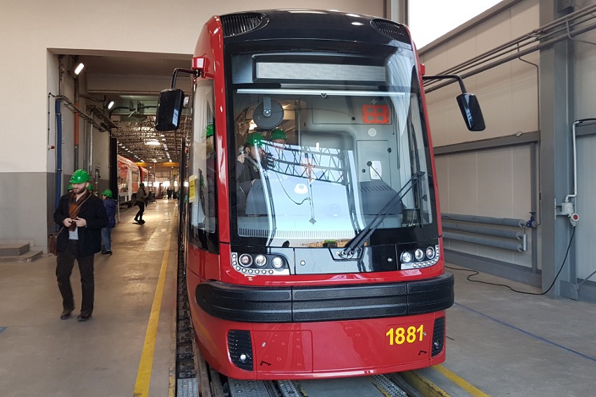 Nowe tramwaje Pesy dla Łodzi. Rozpoczęła się dostawa...