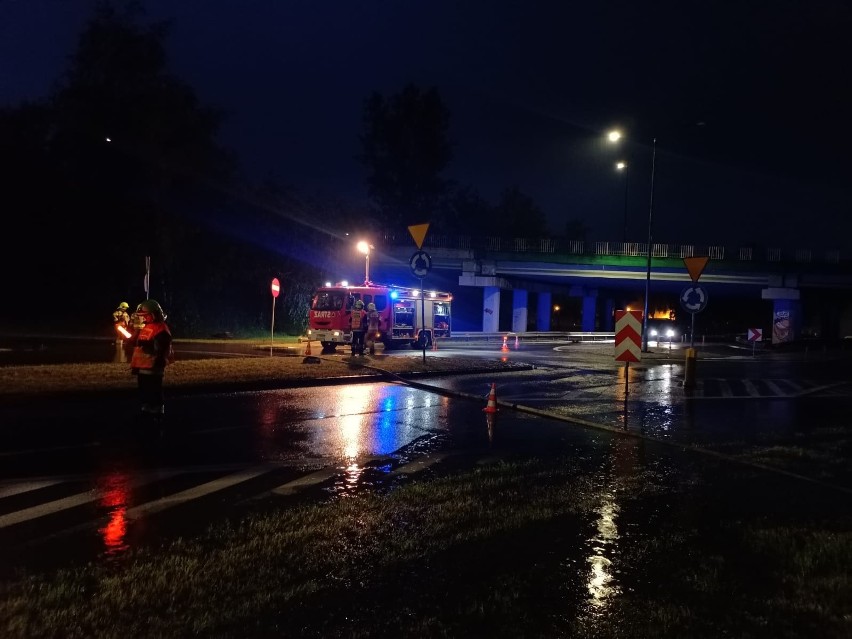 W Mysłowicach zalana droga pod wiaduktem! Kierowcy proszeni o czujność i stosowanie się do poleceń służb