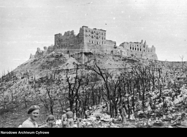 18 maja 1944 r. oddziały 2. Korpusu Polskiego dowodzone przez gen. Władysława Andersa po wielodniowych walkach zdobyły ruiny klasztoru benedyktynów na Monte Cassino.