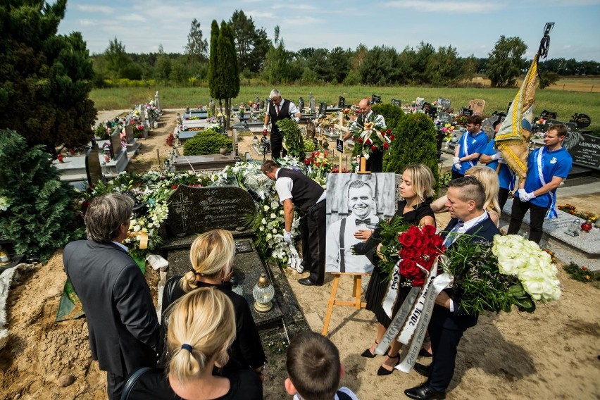 Na cmentarzu w Strzelcach Górnych odbył się dziś pogrzeb...