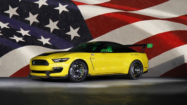 Ford "Ole Yeller" MustangBazą do stworzenia pojazdu stał się Ford Mustang Shelby GT350. Inspiracja był natomiast słynny amerykański pilot Bob Hoover i jego P-51D Mustang.Fot. Ford