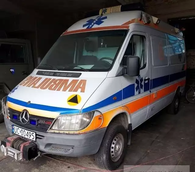 Wśród pojazdów wystawionych na sprzedaż przez AMW jest do nabycia m.in. ambulans