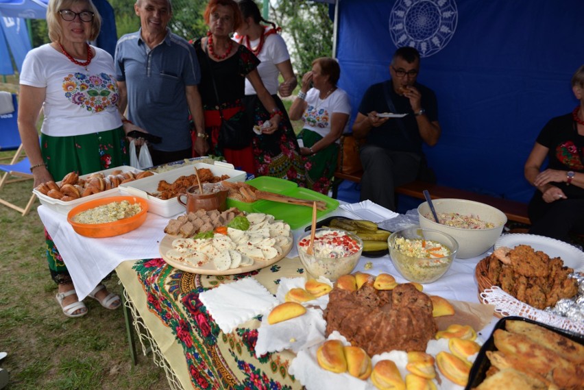 Pierwszy Festiwal Kół Gospodyń Wiejskich w Połańcu. Deszcz nie przeszkodził w świetnej zabawie - zobacz zdjęcia