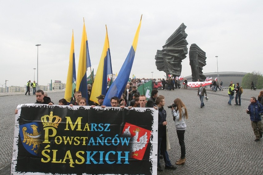 Narodowcy uczcili powstańców. Marsz Powstańców Śląskich w Katowicach [ZDJĘCIA, WIDEO]