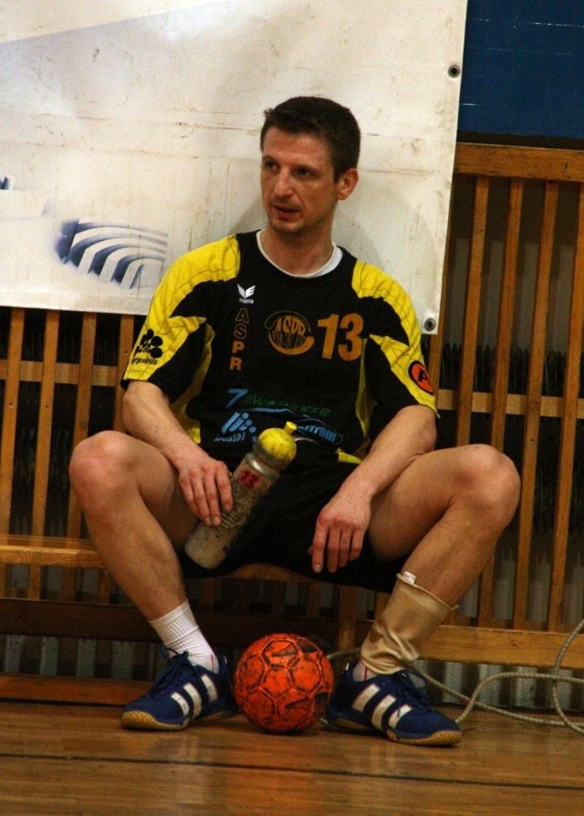 Janusz Bykowski jeszcze niedawno siedział na ławce ASPR-u jako zawodnik. Po przerwie wraca na nią już jako szkoleniowiec.