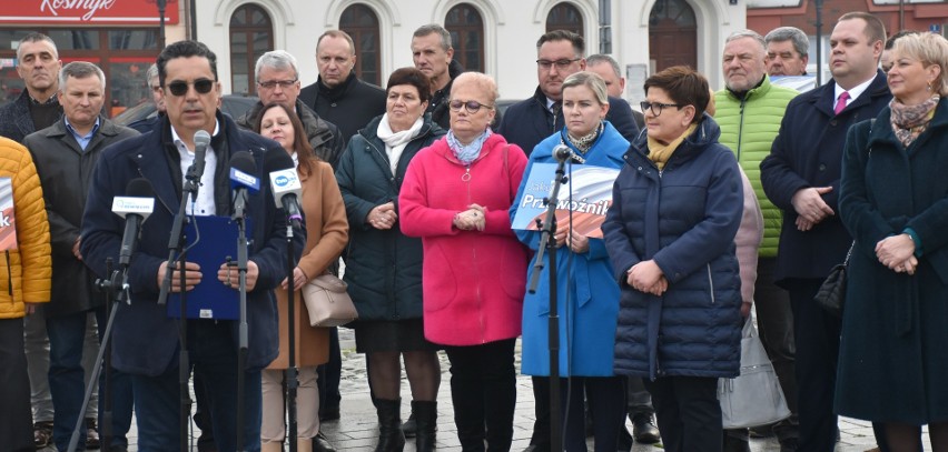 Premier Beata Szydło rekomendowała kandydatów PiS w wyborach...