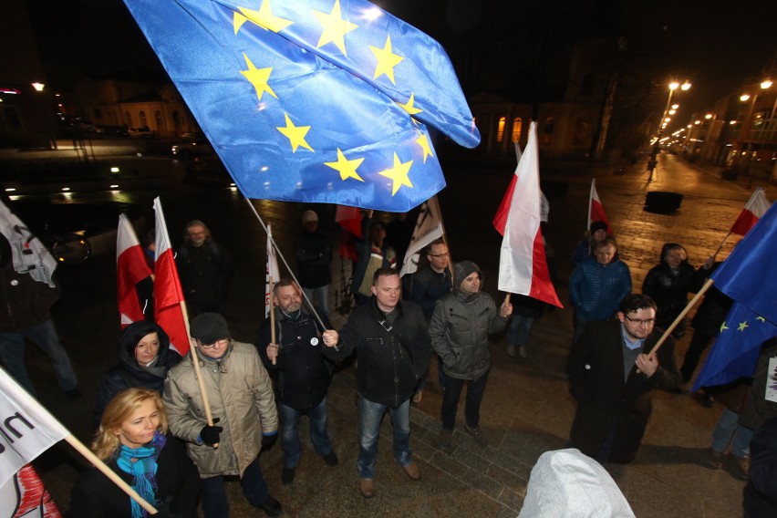 W Kielcach cieszyli się z wyboru Donalda Tuska na szefa Rady Europejskiej