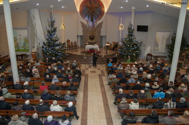 W niedzielny wieczór poznaniacy mogli wziąć udział w niezwykłym koncercie, który tego dnia odbył się w kościele NMP z La Salette na poznańskim Junikowie. Zabrzmiały utwory największych polskich kompozytorów.