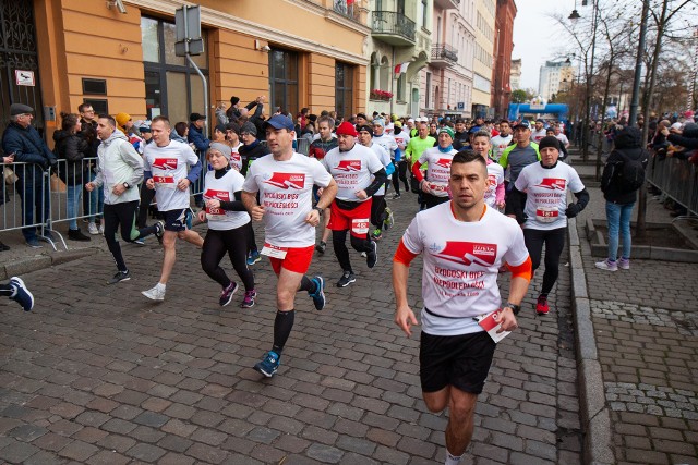 W tym roku tradycyjny Bydgoski Bieg Niepodległości nie odbędzie się. W zamian za to miasto przygotowało wirtualne zawody "Aktywni dla Niepodległej". Dla uczestników przygotowano pamiątkowe koszulki.