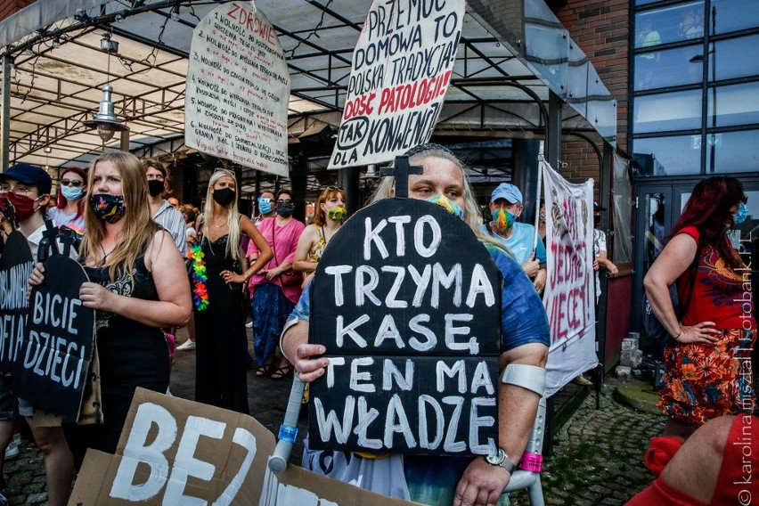 Manifestacja „Przeciwko przemocy władzy” w niedzielę,...