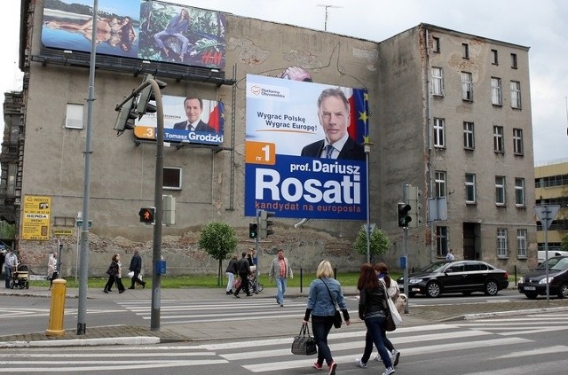 Przez kilka dni baner wyborczy wisiał nielegalnie na kamienicy przy ul. Malczewskiego.