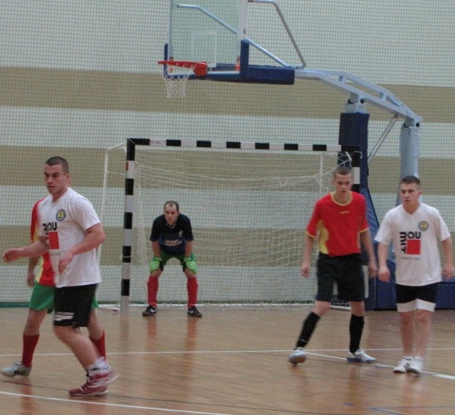 Piłkarze z Lubotynia (czerwone koszulki) i Jasienicy (białe koszulki) musieli podzielić się punktami.