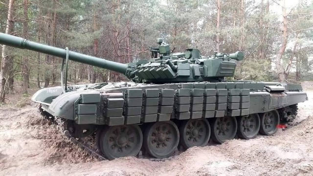 Polacy przekazali Ukraińcom czołgi T-72M1 i T-72M1R na przełomie kwietnia i maja. Sprzęt niemal natychmiastowo został wysłany do walki. Już 2 maja profil Ukraine Weapons Tracker opublikował nagranie z czołgami w akcji, okraszone komentarzem, że "są już w drodze na front.