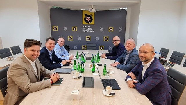 Od lewej: Michał Finfa, Grzegorz Leśniak, Robert Węgrzyn, Piotr Otremba, Wojciech Stępniewski, Ryszard Kowalski