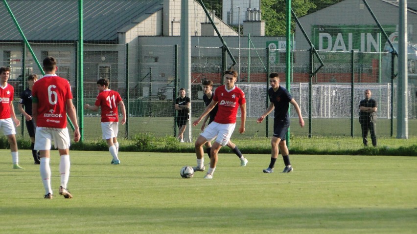 Marcin Bartoń zdobył trzy gole dla Wisły w meczu z Escolą,...