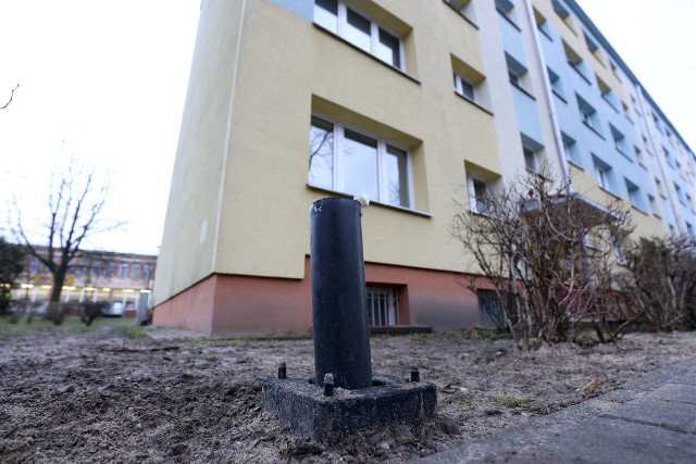 Modernizacja oświetlenia przy ul. Wierzbowej. Lokator: Uraczyli nas słupem tuż za oknem